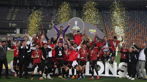 الصحف الجزائرية تحتفي بـ اتحاد العاصمة بعد تتويجه بلقب الكونفدرالية