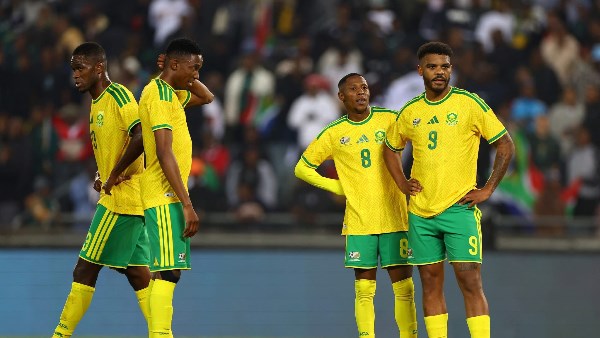 القصة الكاملة لسبب تأجيل سفر منتخب جنوب أفريقيا لخوض مباريات كأس العالم