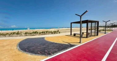 الممشى السياحى الجديد فى مارينا العلمين ضمن خطة التطوير الشامل بالمنطقة