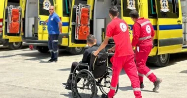 الهلال الأحمر يستقبل الدفعة الـ43 من المصابين الفلسطينيين