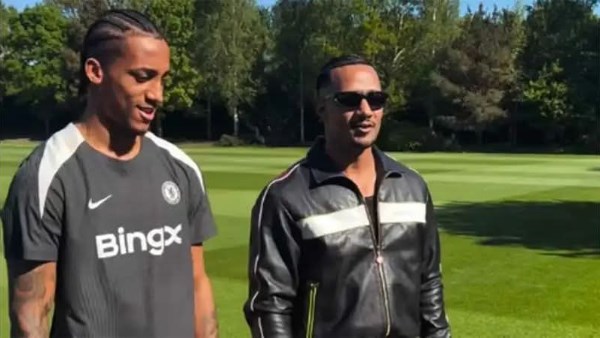 بالرقص والصور التذكارية.. محمد رمضان يظهر في تدريبات تشيلسي قبل نهائي الكأس أمام السيتي