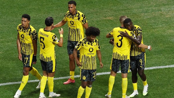 بثلاثية في فرانكفورت.. بوروسيا دورتموند يقتنص الوصافة في الدوري الألماني