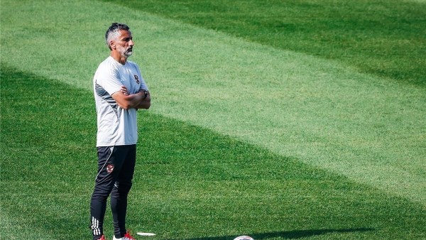 بعد ريبيرو.. مساعدو الإسباني يطالبون براتب عام من الأهلي بداعي الحق الأدبي