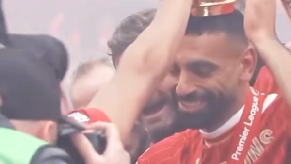 بكلمات عبد الحليم حافظ.. ليفربول يتغنى بمسيرة الملك المصري التاريخية