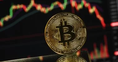 “بيتكوين” تتراجع إلى 74.6 ألف دولار وسط مخاوف الفائدة والتوترات الجيوسياسية
