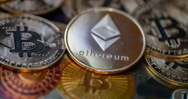 بيتكوين تنتعش مجددا وتتجاوز 77 ألف دولار بدعم آمال التهدئة بين واشنطن وطهران