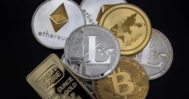 بيتكوين تهبط دون 77 ألف دولار مع ارتفاع عوائد السندات وتزايد رهانات الفائدة