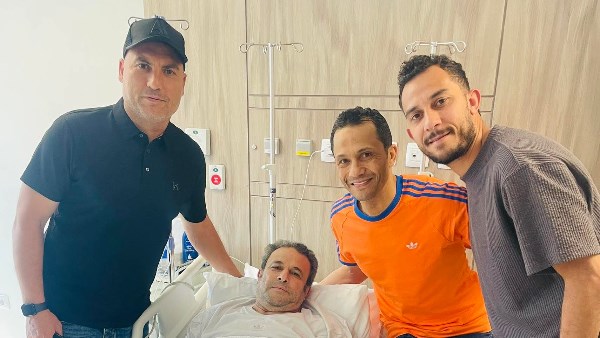 تامر عبد الحميد: “شفاك الله وعافاك يا سوبر”.. نقل أيمن منصور للمستشفى بعد وعكة صحية مفاجئة