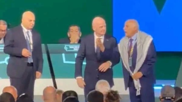 تجاهل طلب إنفانتينو.. رئيس الاتحاد الفلسطيني يرفض مصافحة نظيره الإسرائيلي في مؤتمر فيفا