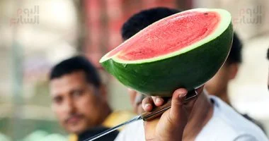 تجنب شرب الماء مباشرة بعد تناول البطيخ والشمام لهذا السبب