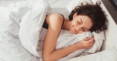 تناول تلك الأطعمة ليلا يساعدك على النوم بشكل جيد