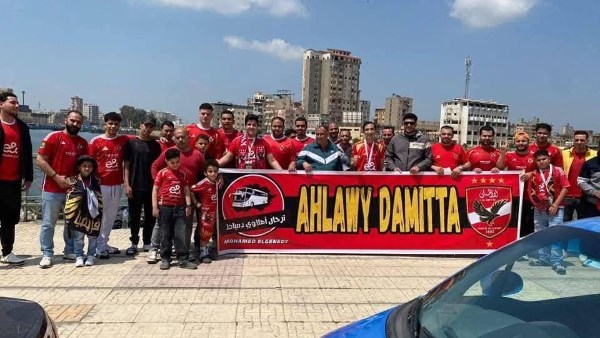 توافد جماهير الأهلي والزمالك إلى ستاد القاهرة استعداداً لمباراة القمة بالدوري