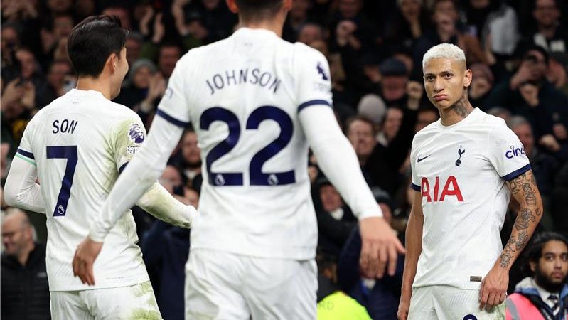 توتنهام يتعادل 1-1 مع ليدز يونايتد في الدوري الإنجليزي