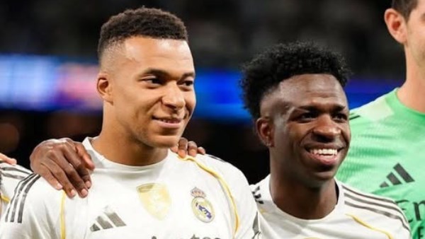 ثورة في ريال مدريد.. “عرائض إلكترونية” تطالب برحيل مبابي وفينيسيوس بعد الموسم الصفري