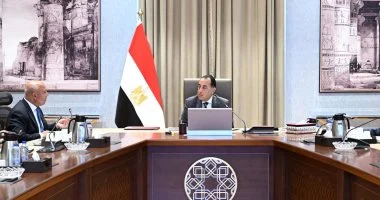رئيس الوزراء يتابع الموقف التنفيذى لعدد من مشروعات قطاع الطرق