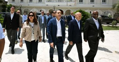 رئيس الوزراء يتفقد رفع كفاءة الواجهات الخارجية والموقع العام لقصر التحرير