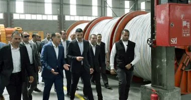 رئيس الوزراء يتفقد مصنع شركة الوادى للكابلات