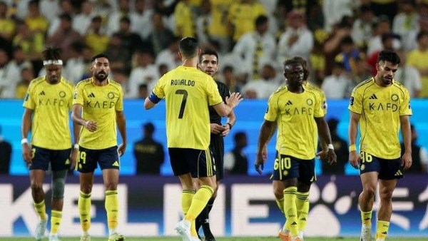 رونالد وماني وفيليكس يقودون النصر أمام ضمك في مباراة حسم لقب الدوري السعودي