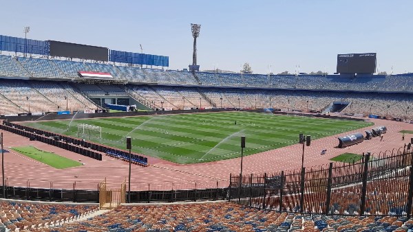 شاهد لقطات استاد القاهرة قبل قمة الأهلي والزمالك.. والموعد والقنوات الناقلة للمباراة