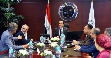 شركة أونيفرس الإيطالية تستهدف تأسيس مصنعين للملابس الجاهزة بمصر