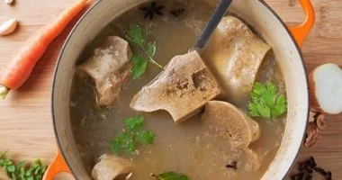 شوربة العظام طبق صحى على مائدة عيد الأضحى.. اعرف فوائده ومحاذيره