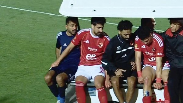 طبيب الأهلي: إمام عاشور يعاني كدمة شديدة في الركبة.. وفحص طبي جديد اليوم لتحديد مدة غيابه