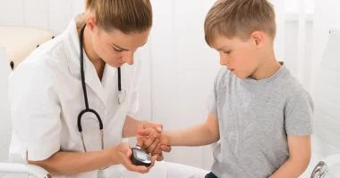 علامة تظهر على جلد طفلك قد تكون مؤشرا على إصابته بالسكر.. لا تهمليها