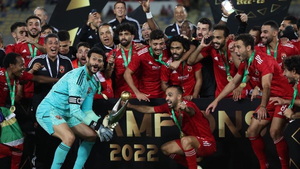 فرج عامر: الأهلي قد يشارك في دوري الأبطال “حتى لو تراجع للمركز الثالث” وأزمات الزمالك تهدد موقفه القاري