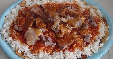 فطار أول يوم العيد.. إزاى تخلى صينية الفتة طعم وصحة