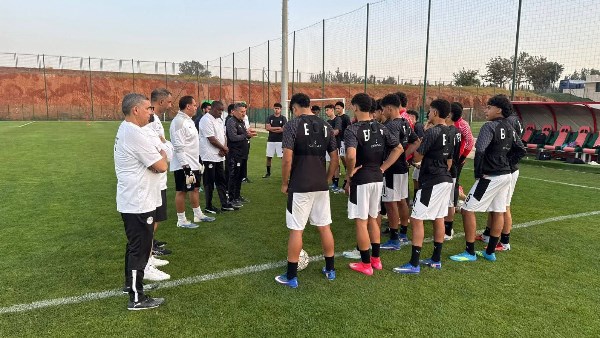 كاف يعلن طاقم تحكيم مواجهة مصر وكوت ديفوار في ربع نهائي أمم أفريقيا للناشئين