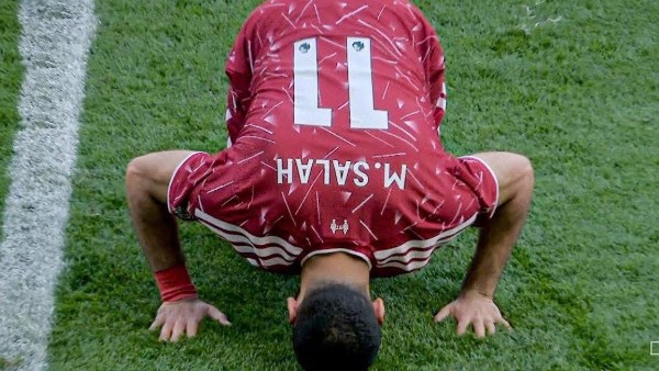 كلمة أخيرة لم يقلها بعد.. الأنفيلد يشهد السجدة الأخيرة لمحمد صلاح.. تفاصيل