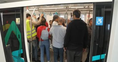 لليوم الثاني.. إقبال كثيف بمحطة المستثمرين ضمن التشغيل التجريبي لمونوريل شرق النيل حتى مدينة العدالة