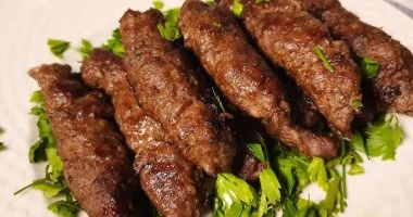 لماذا يضع الحاتى البقدونس مع الكفتة والمشويات؟