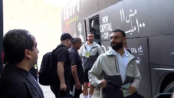 لن يشارك.. وصول محمد صلاح ملعب مباراة مصر وروسيا الودية لمؤازرة الفراعنة الكبار