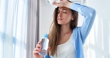 ماذا يحدث لجسمك عند شرب الماء المثلج بعد التعرق الشديد مباشرة؟