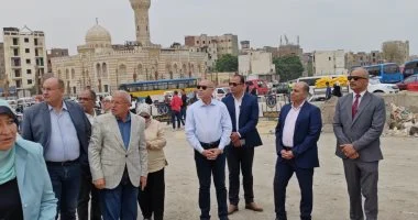 محافظ القاهرة يوجه بنقل كافة المواقف العشوائية من «ميدان السيدة عائشة» إلى الموقف الجديد بجوار محور صلاح سالم