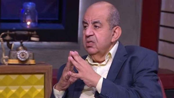 محمد التاجي: “دعم المستشفيات أفضل”.. الفنان ينتقد توزيع المصاحف في العزاءات ويقترح بدائل للصدقة الجارية