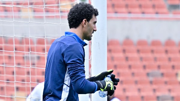 محمد عواد الأقرب لحراسة مرمي الزمالك في مباراة سيراميكا بالدوري ..تفاصيل