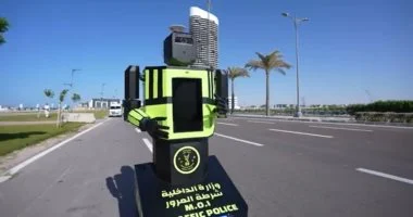 مظهر حضاري بالذكاء الاصطناعي.. “روبوت المرور” يرشد المواطنين بالعلمين