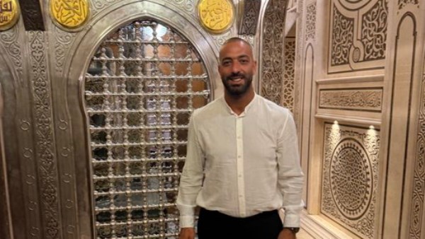 من مسجد السيدة نفيسة.. أحمد حسام ميدو يشارك متابعيه لقطات روحانية