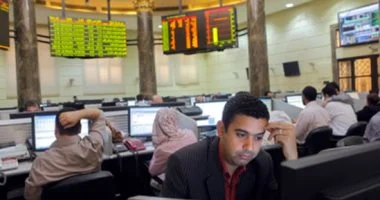 من يسيطر على شاشات البورصة؟..تقرير يكشف حصص الكبار في سوق السمسرة