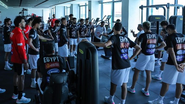 منتخب مصر يخوض تدريباً صباحياً في “الجيم” استعداداً لودية روسيا