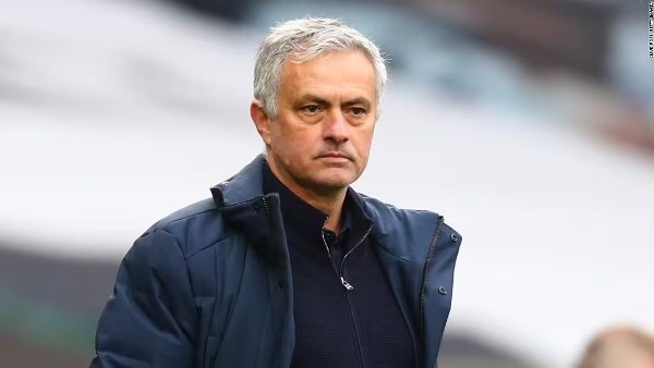 مورينيو يقترب من العودة إلى ريال مدريد.. اتفاق شبه محسوم لقيادة مشروع جديد
