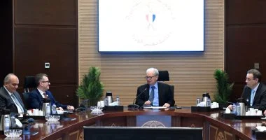 نائب رئيس الوزراء للشئون الاقتصادية يترأس اجتماع لجنة تطوير أداء الجهاز الإدارى