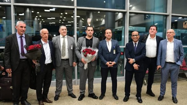 نادي الزمالك يستقبل بعثة اتحاد العاصمة الجزائري بالورود في القاهرة