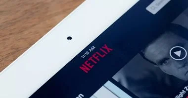 نتفليكس تواجه دعوى قضائية بسبب تتبع الأطفال وإطالة وقت المشاهدة