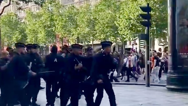نهائي أبطال أوروبا.. أعمال شغب في الشانزليزيه بباريس واعتقالات وعنف بمحيط بارك دي برانس