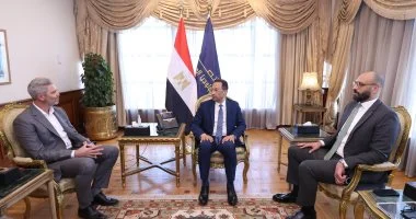 وزارة الاتصالات تبحث مع أمازون التوسع في استثمارات التكنولوجيا والذكاء الاصطناعي