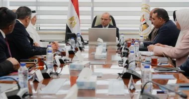 وزير الاستثمار يبحث مع المؤسسة الدولية الإسلامية تطوير برامج التمويل