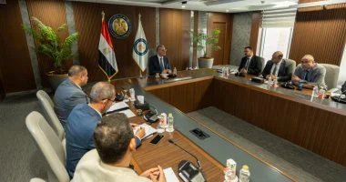 وزير البترول يلتقى كوادر التعدين المرشحة لبرامج تدريبية متقدمة بأكبر الجامعات الأسترالية